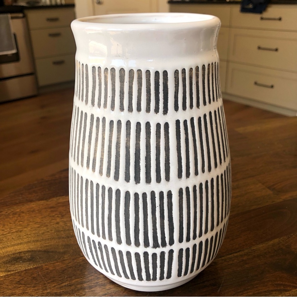 NWOT Black and White Boho Ceramic Vase